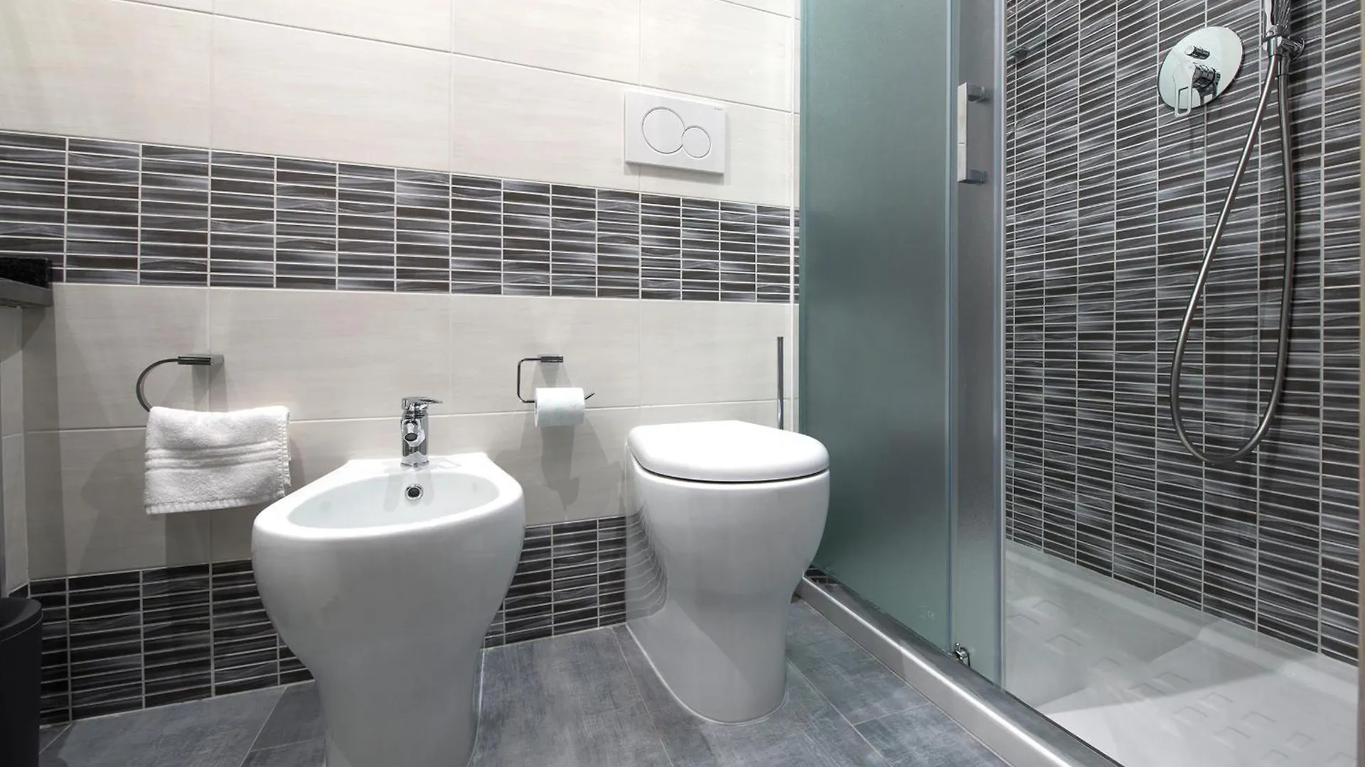 ***  Hotel Assarotti Генуя Италия