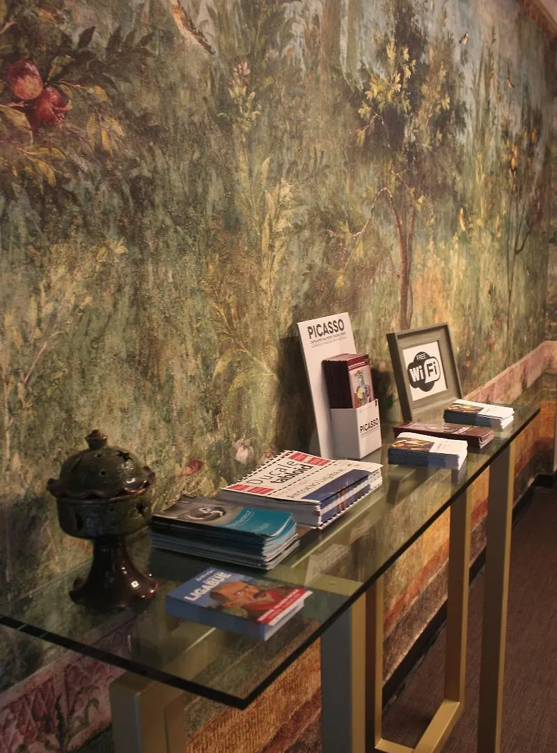 ***  Hotel Assarotti Генуя Италия