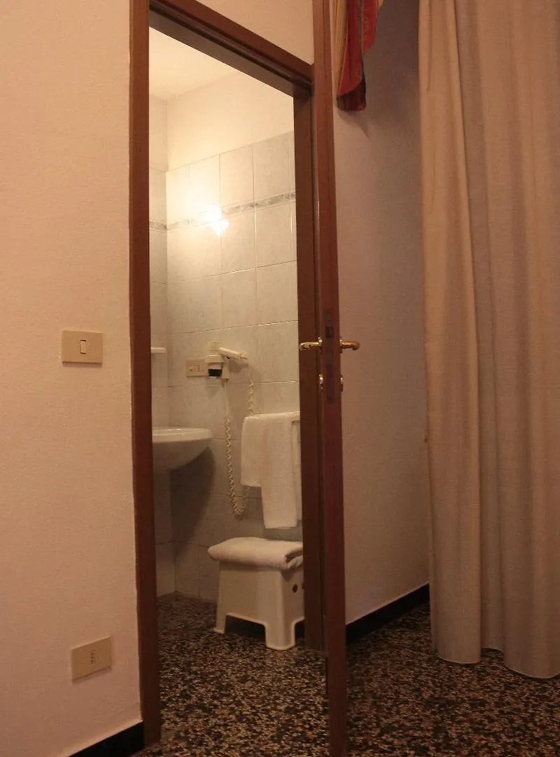 Hotel Assarotti Генуя
