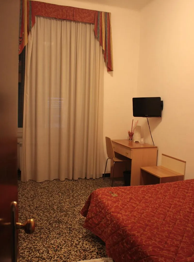 Hotel Assarotti Генуя